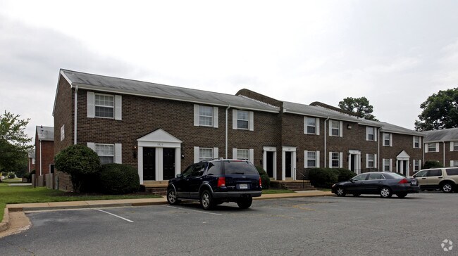 Briarwood Court - Briarwood Court