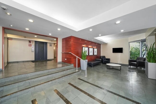 Photo - 4970 N Marine Dr Unidad 229