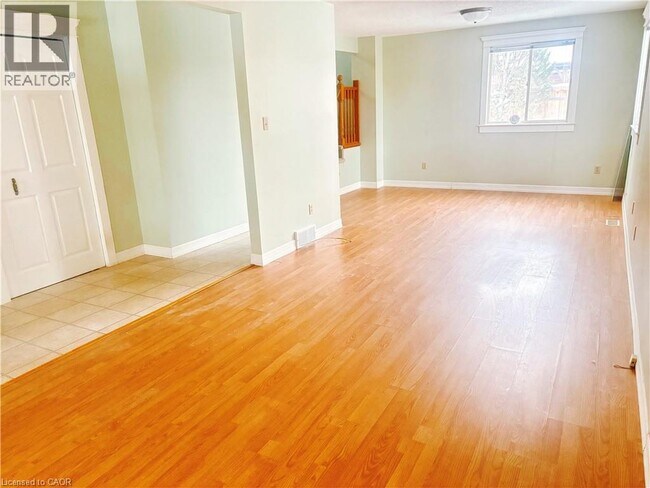 Photo - 108 Jackpine Pl