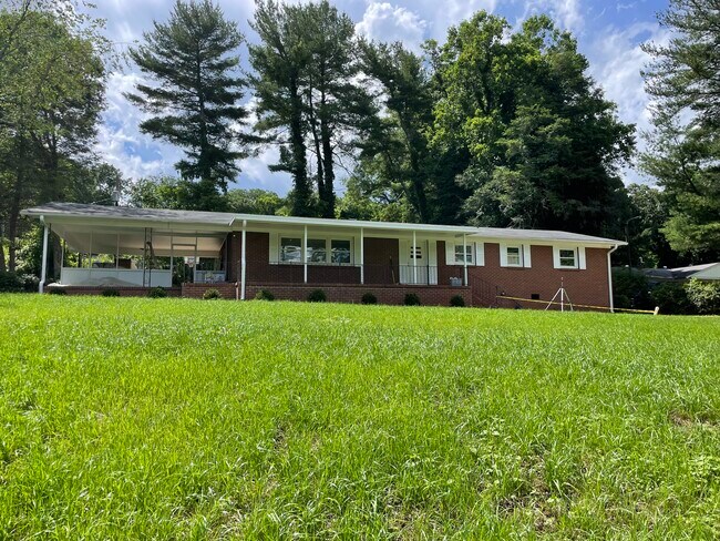 Photo - 252 Kenilworth Rd