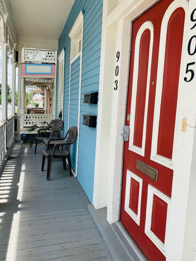 Building Photo - 903 Montgomery St Unit 1