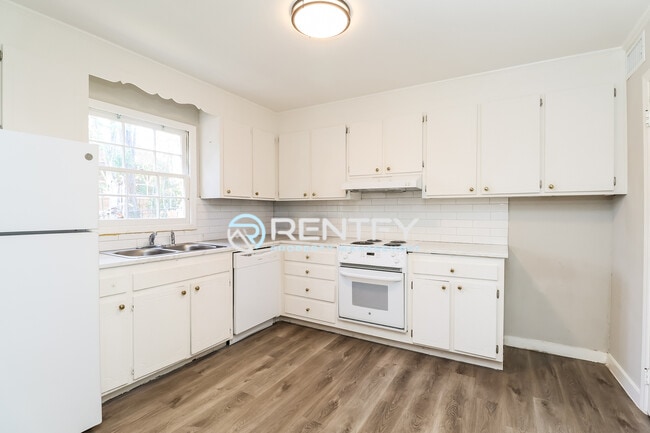 Photo - 623 S New Hope Rd