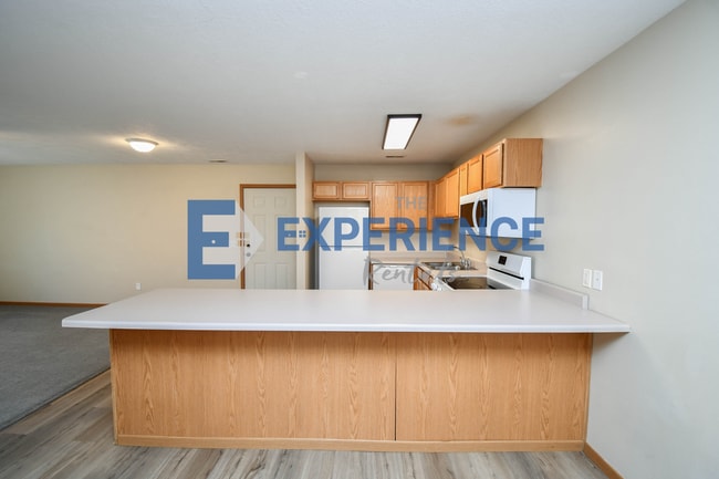 1422 E Redwood Blvd