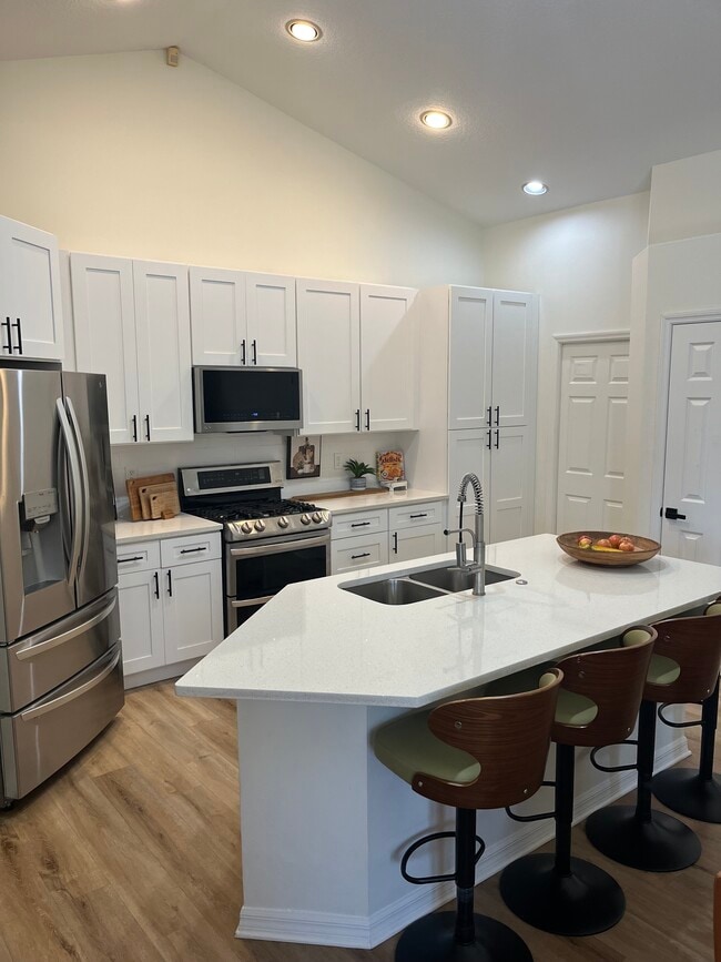 Photo - 1405 W River Ct