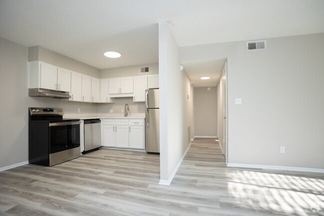 1BR, 1BA - 864SF - Entrance - Hidden Park - SMP Apartments