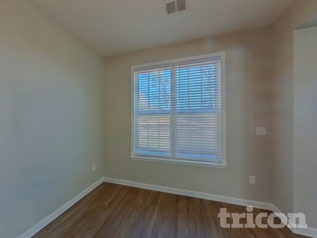 Photo - 127 Dunnsmore Dr