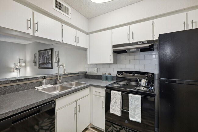 Hollyhills Apartments