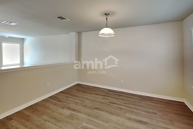 Photo - 212 Hereford St
