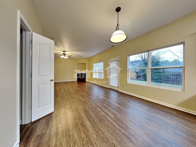 Photo - 15522 Rathangan Dr