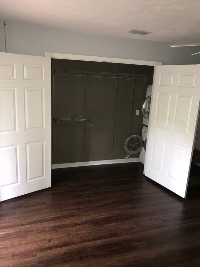 Spacious 1 BR 1 BA Available in July!