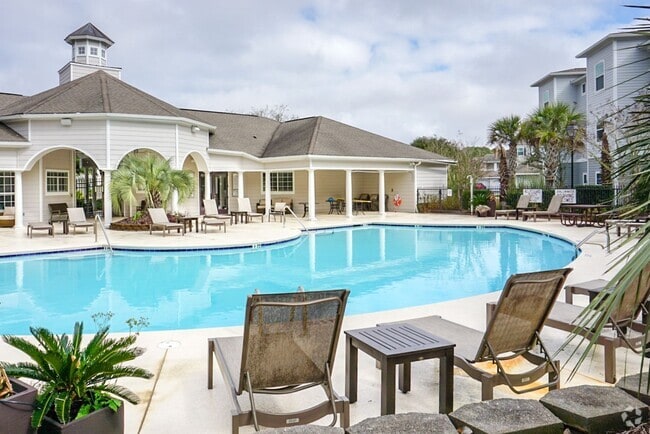 Building Photo - MOVE IN SPECIAL - 50% off First Month's Re... Rental