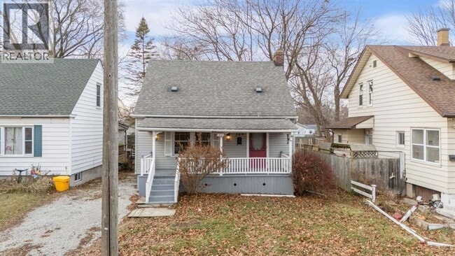 Photo - 389 Mitton St S