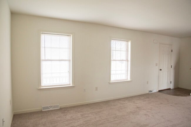 Photo - 320 Meadow View Dr