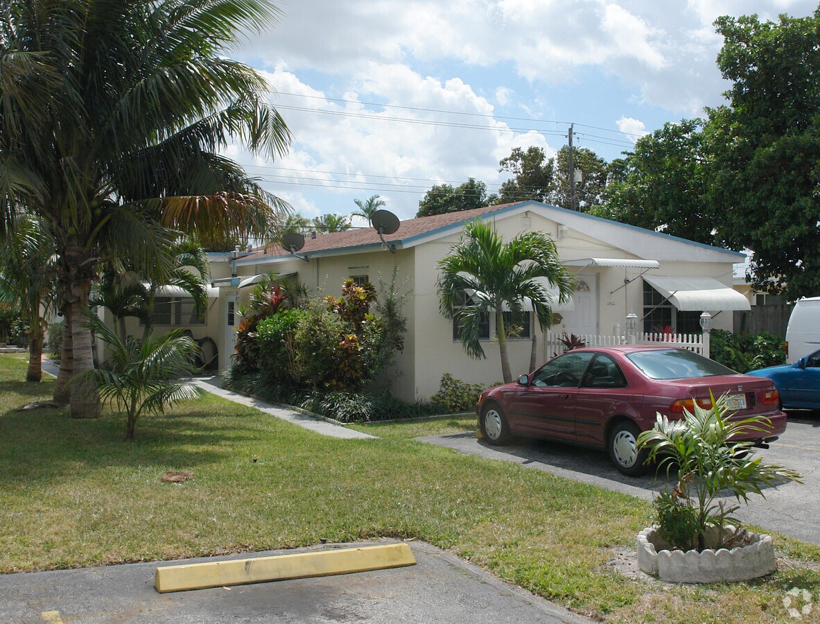 Photo - 2420-2422 Taft St Apartments