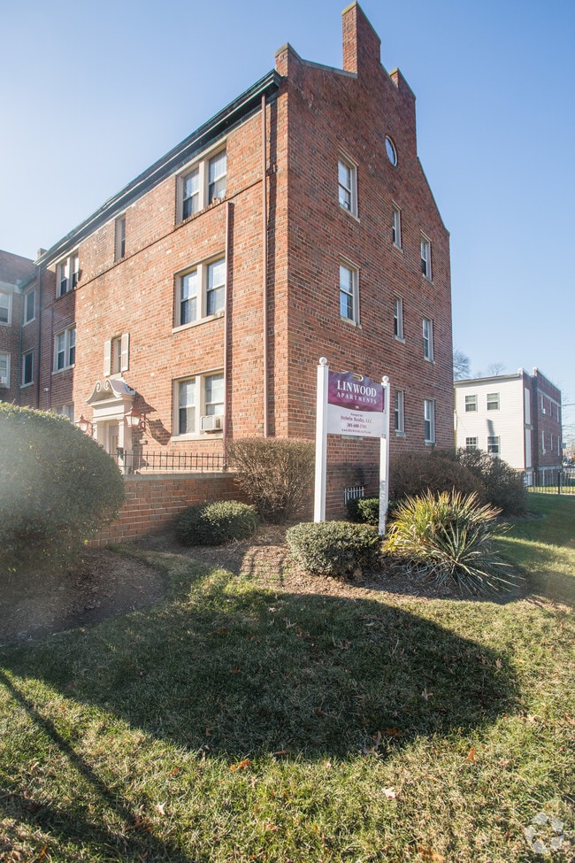Linwood Apartments