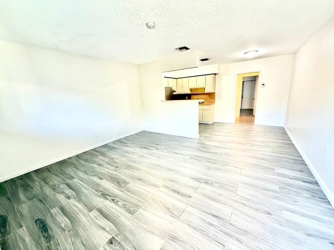 Photo - 1821 N 17th Ct