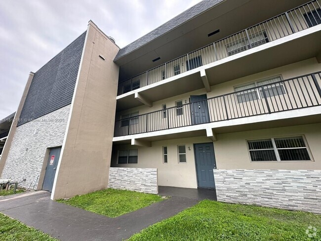 Building Photo - 8000 Fairview Dr Unit 107 Rental