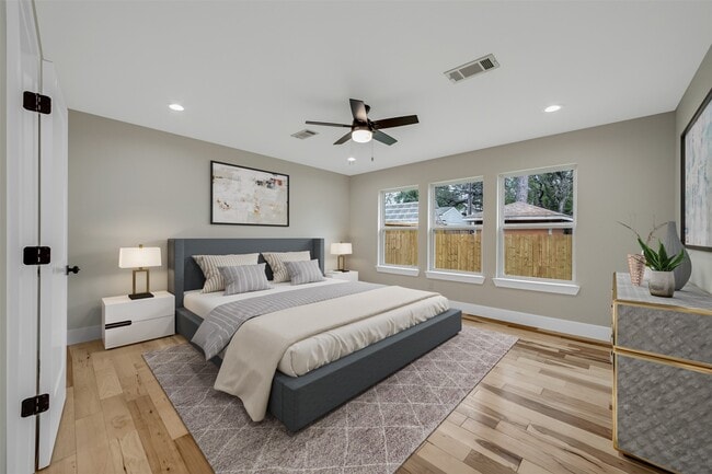 Photo - 403 Moody St