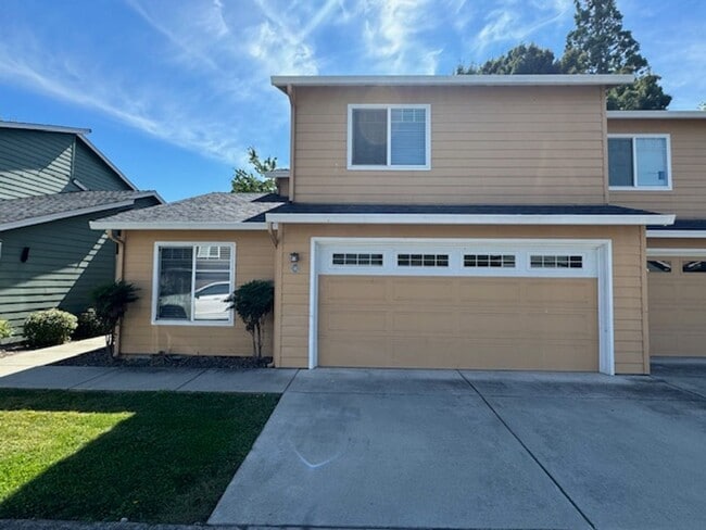Building Photo - COME HOME TO COMFORT TO THIS 3 BEDROOM HOM...