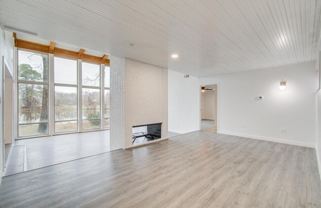 Photo - 417 Brook Hollow Dr