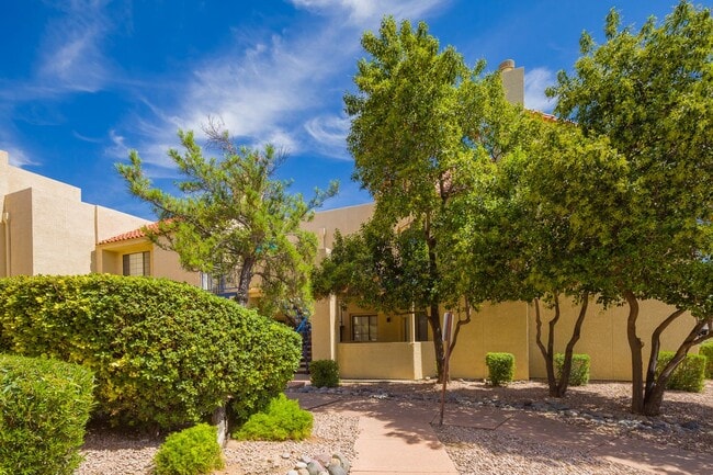 Photo - 2BR-2BATH  IN SOUGHT AFTER TWELVE HUNDRED ... Unit River 1200-H99