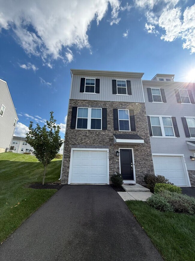 Photo - THREE BEDROOM/ END OF ROW TOWNHOME in Sout...
