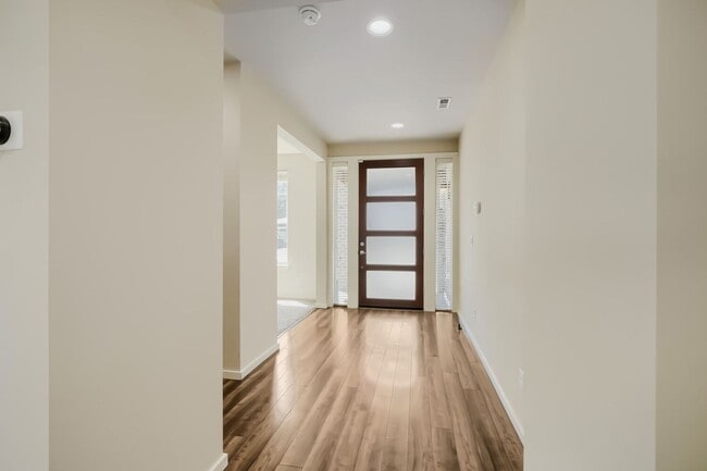 Photo - 4Bd/2.5Ba Renton Home