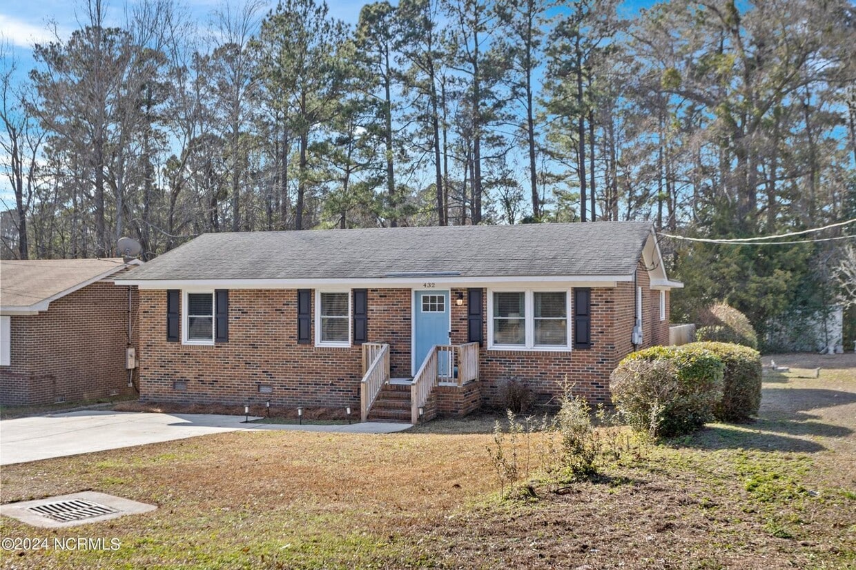 Spacious 3BR Home – Centrally Located | St... - Spacious 3BR Home – Centrally Located | St...