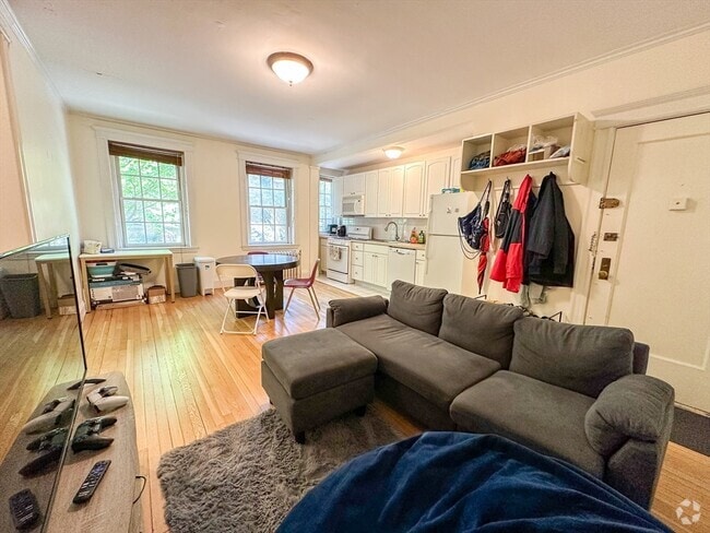 Building Photo - 854 Massachusetts Ave Unit 3 Rental