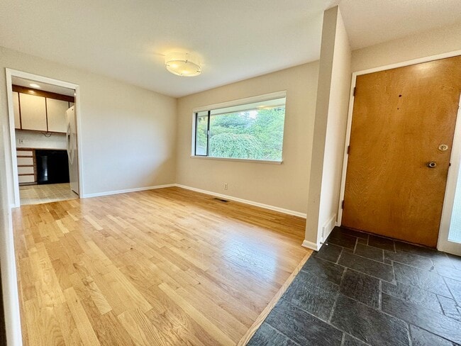 Photo - Large Mid-Century Home in Magnolia! AVAILABLE 6/1/2026!