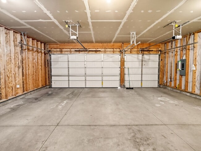 Photo - Spacious 5-Bedroom Home with Private Yard & Parking in Spokane