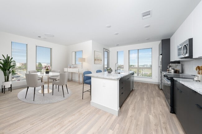 Photo - Legacy Metro 525