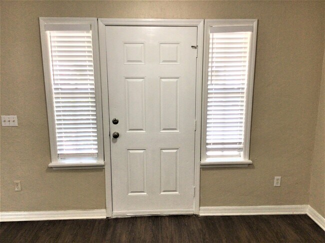 Photo - 245 Oak Run Ct