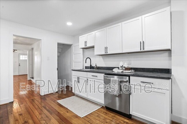 Photo - 16 Woods Ln