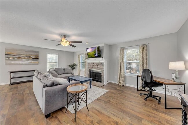 Photo - 1817 Hardman Ln