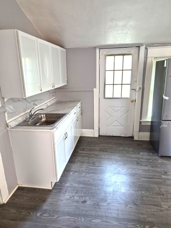 Photo - 2679 Cherry St