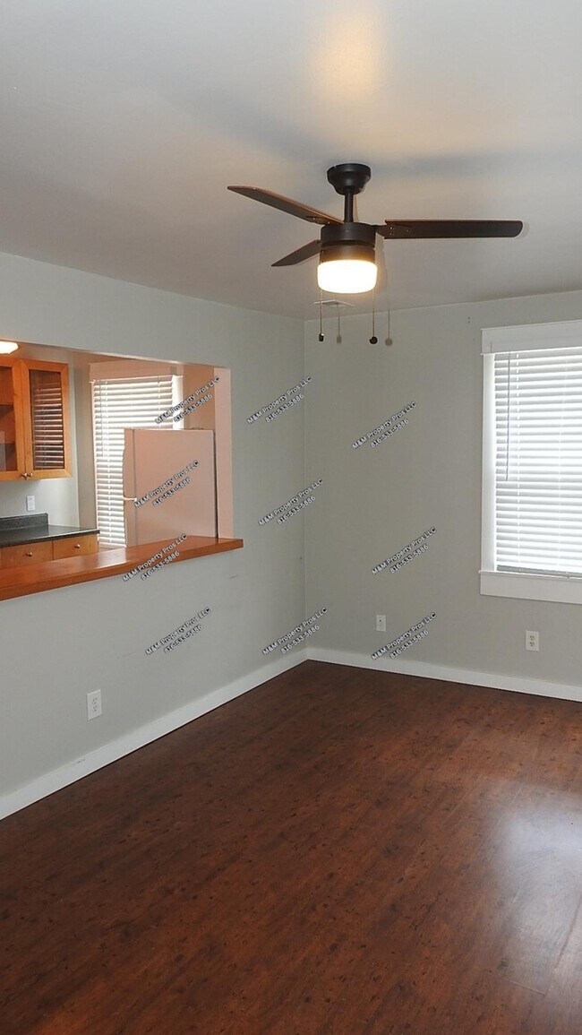 Photo - Charming 2 bedroom and 1 bath top-floor duplex located on Holmes St Kansas City, MO