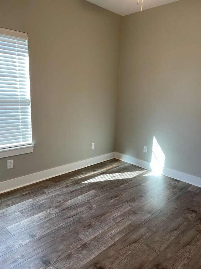 Building Photo - 3 Bedroom, 2 Bath Home in Valley View