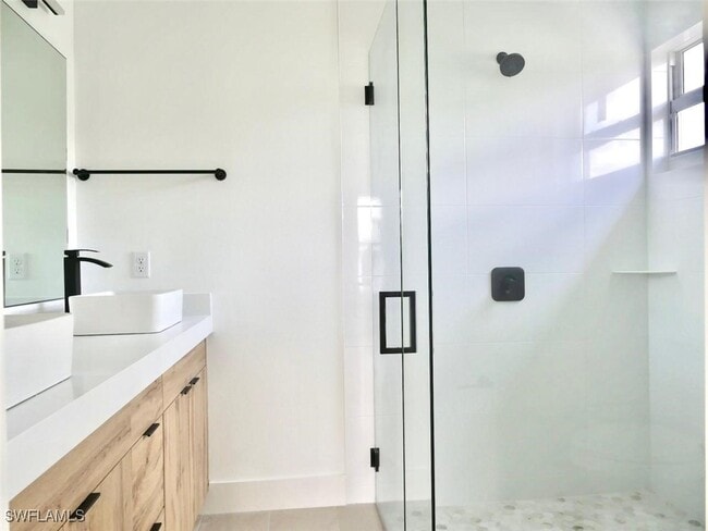 Photo - 918 Eisenhower Blvd