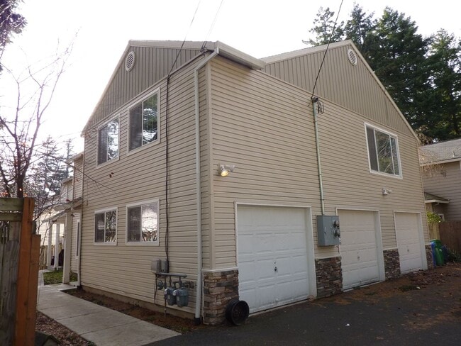 Building Photo - Spacious Townhome Nestled Down Private Drive