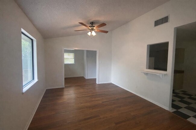 Photo - 5302 Avenue G