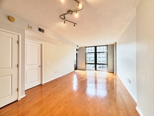 Photo - 1021 N Garfield St Unit #820