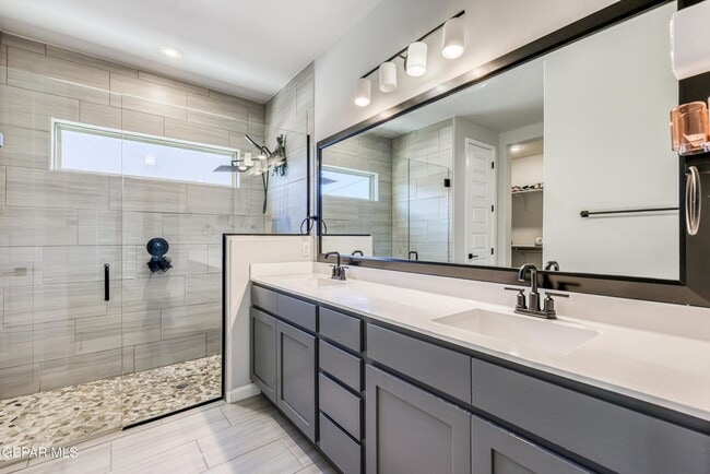 Photo - 12844 Haxby St