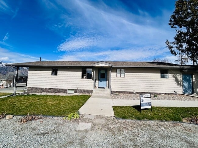 Building Photo - 250 S Harris Ave Unit 250 South Harris -  A