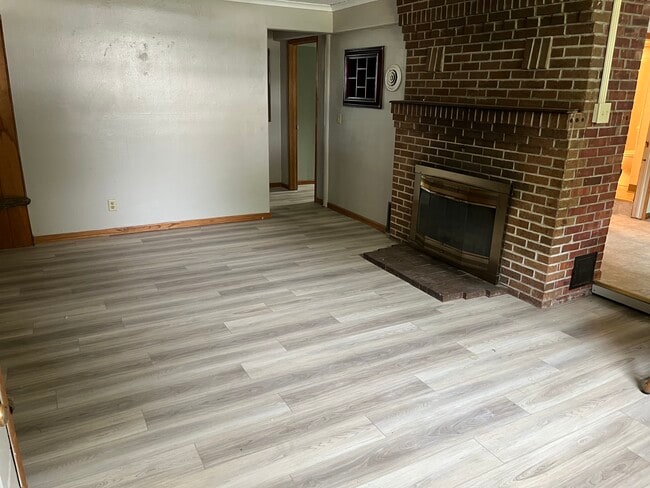 Photo - 2601 S Cornelia St Apartamentos Unidad Downstairs  2601.5