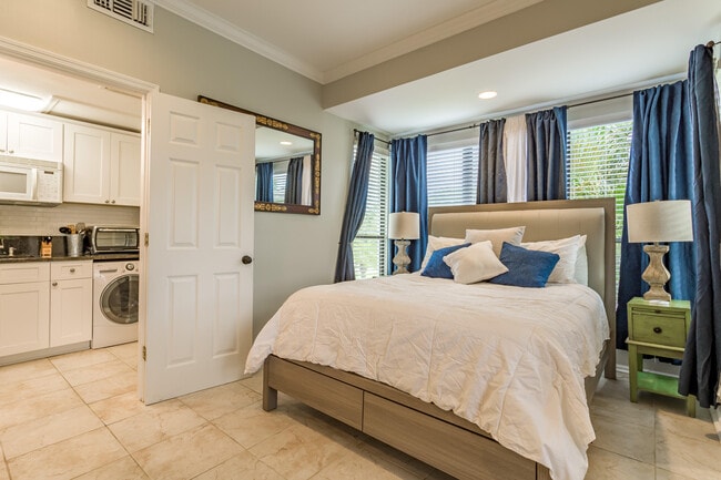 Photo - 11842 Pebblewood Dr Unit 201