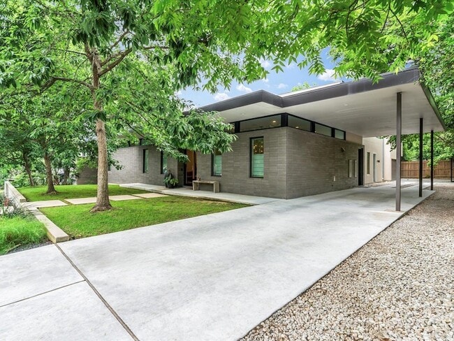 Photo - 1703 Dexter St