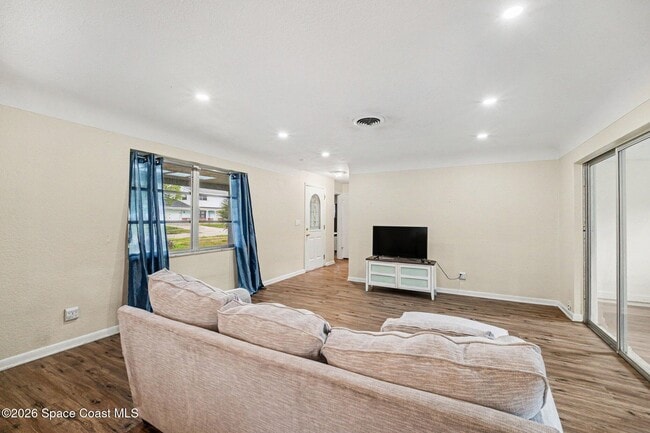 Photo - 2425 Heritage Dr
