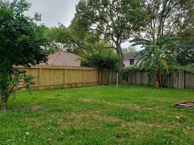 Building Photo - 1911 Richmond Vantage Dr