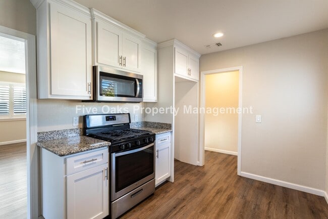 Photo - 155 Glenn Dr